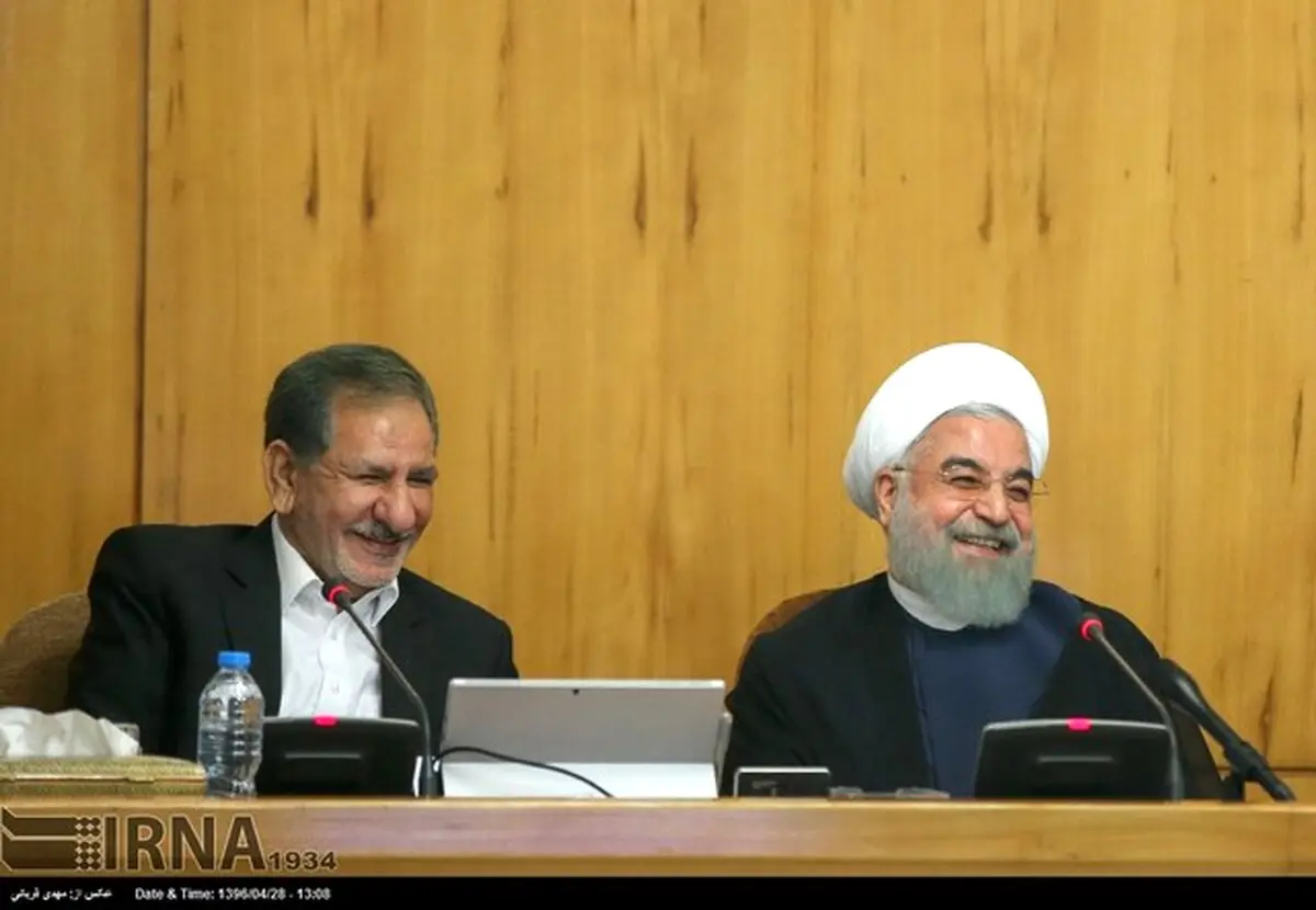 خنده های روحانی و جهانگیری در حاشیه نشست هیات دولت/عکس