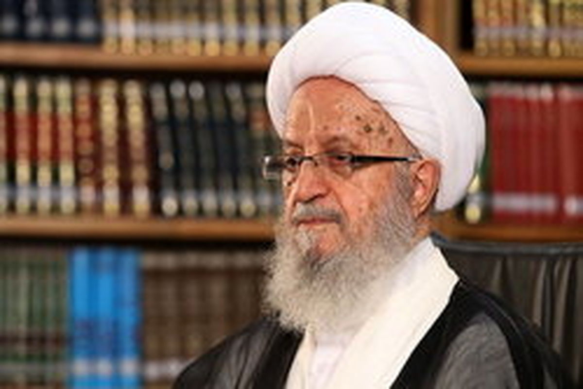آیتالله مکارم: وام قرض الحسنه بانکها رباخواری آشکار و خلاف شرع است / ما گفتیم ۴ درصد بابت کارمزد بگیرید؛ اما یکبار نه هر سال