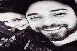 سلفی خواننده مشهور پاپ در کنار پسرش