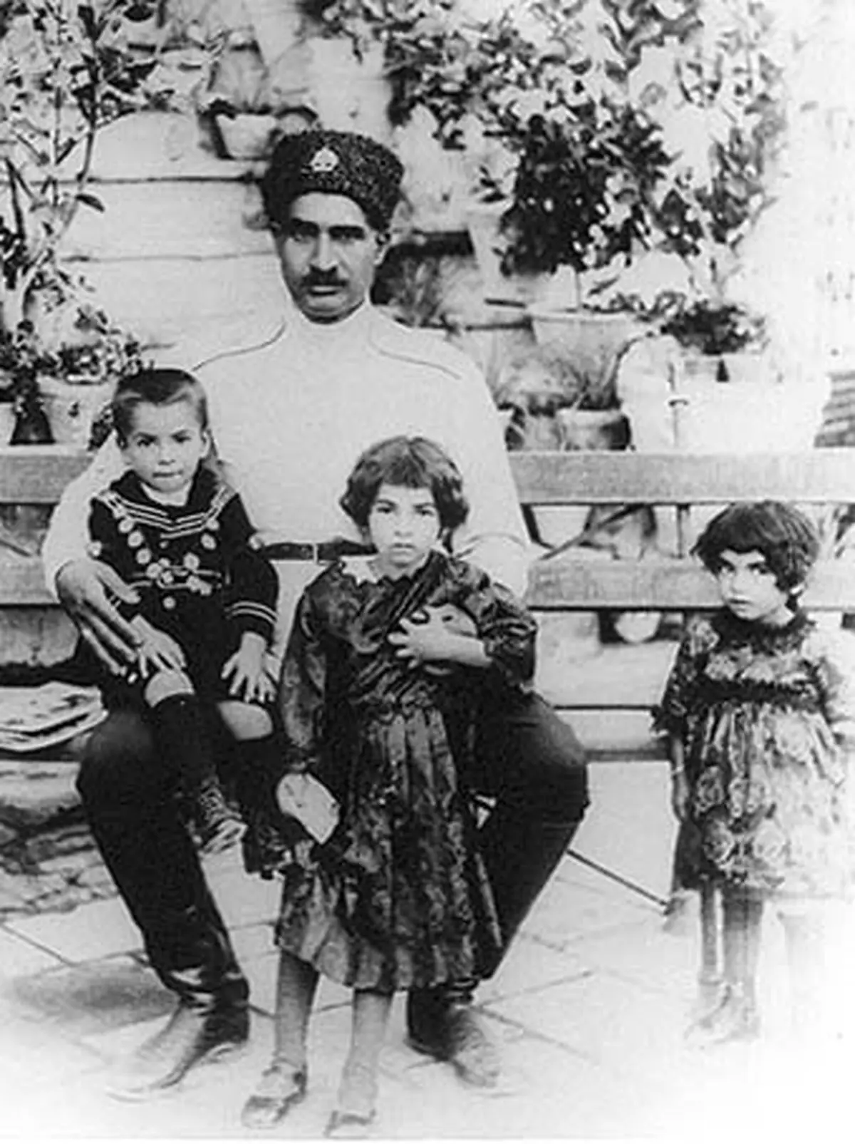 رضا خان در اوایل رسیدن به قدرت/عکس