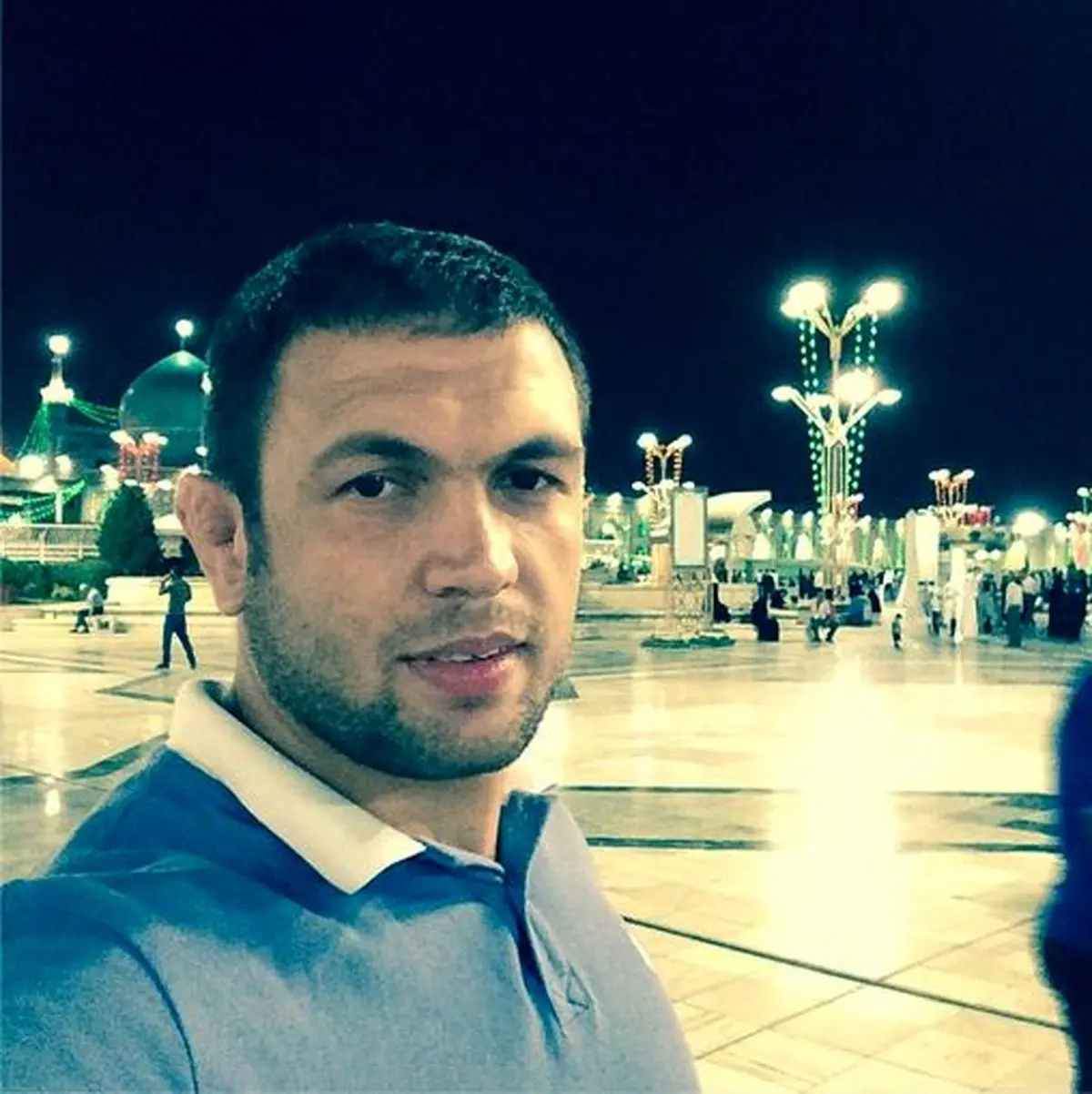 عکس سلفی کمیل قاسمی در حرم امام رئوف