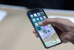 آیفون با نمایشگرهای LCD خداحافظی می کند؟ / نگاهی به برنامه های اپل در سال 2020