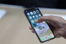 آیفون با نمایشگرهای LCD خداحافظی می کند؟ / نگاهی به برنامه های اپل در سال 2020