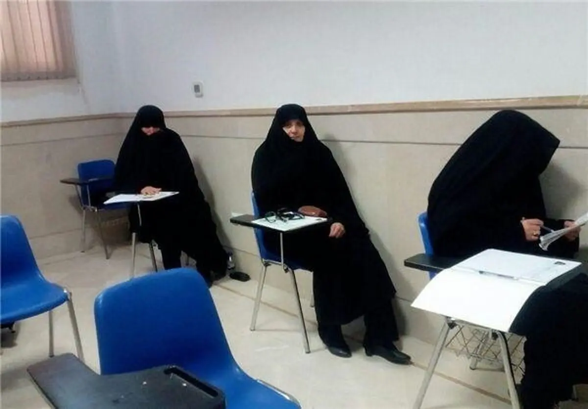 تصویری از زنانی که امروز در آزمون خبرگان شرکت کردند/عکس