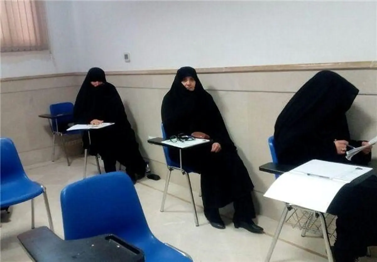 تصویری از زنانی که امروز در آزمون خبرگان شرکت کردند/عکس