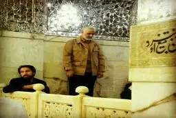 نماز زیارت سردار سلیمانی در حرم امام رضا/عکس