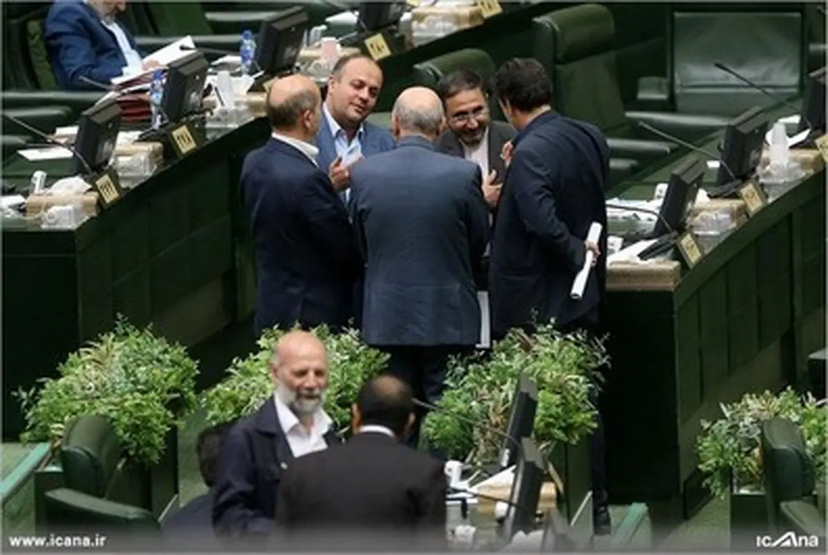 حاشیه های جلسه امروز مجلسی ها/تصاویر