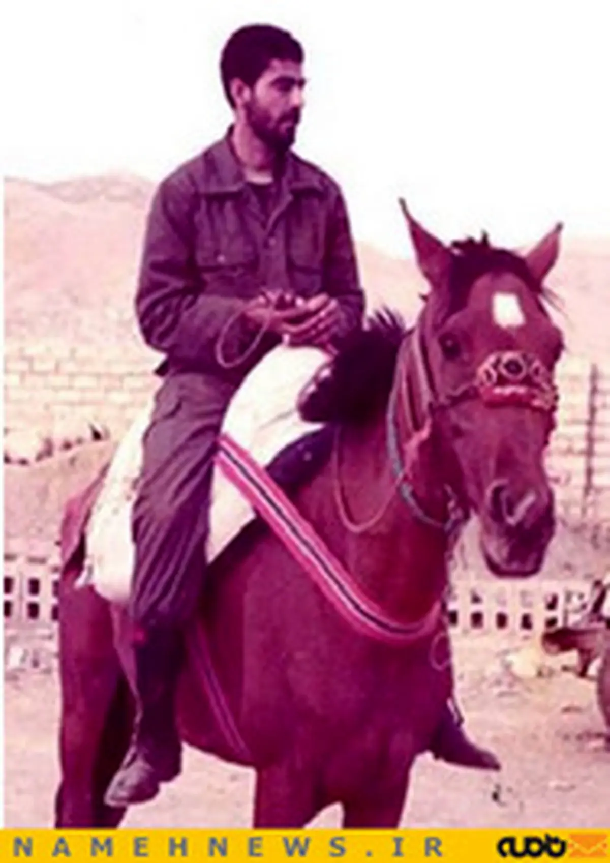 سردار سلیمانی در حال اسب سواری/ عکس