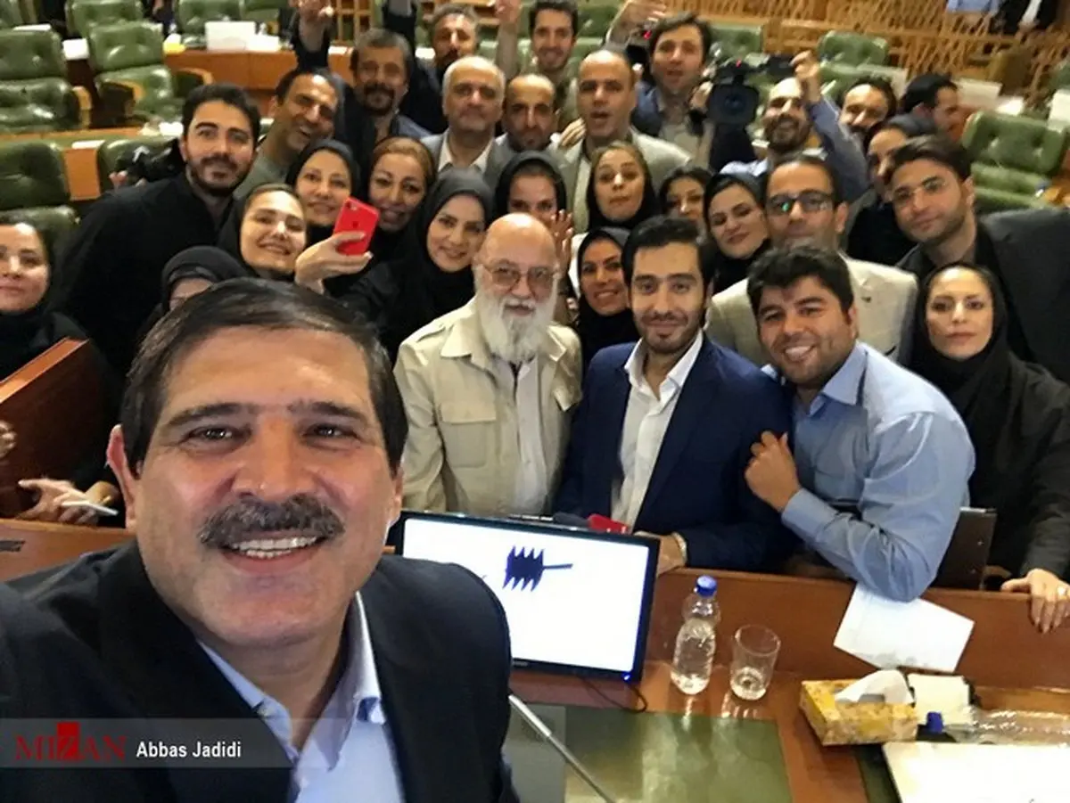 آخرین سلفی عباس جدیدی در شورای شهر تهران!/عکس