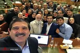 آخرین سلفی عباس جدیدی در شورای شهر تهران!/عکس