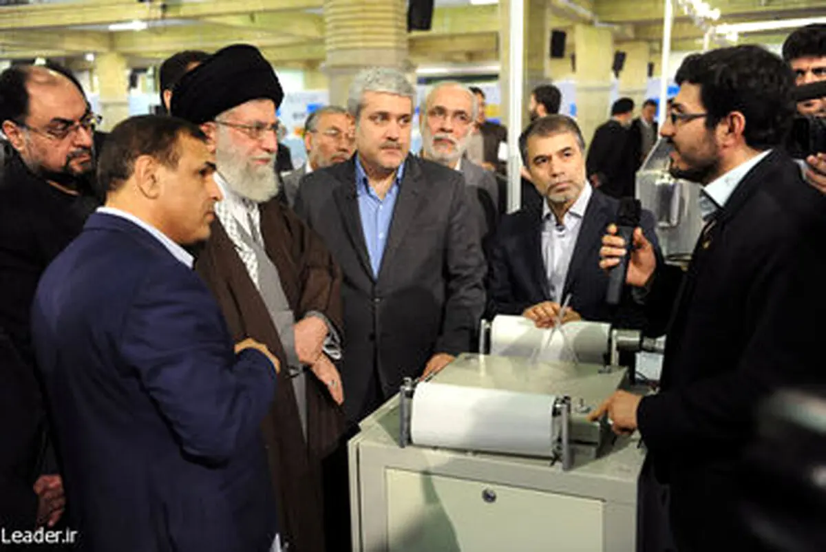بازدیدرهبر انقلاب از نمایشگاه دستاوردهای فناوری نانو/تصاویر