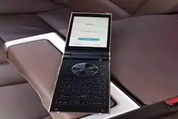 تصاویر جدید‌تری از گوشی تاشو سامسونگ W2018 باز هم لو رفت