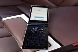 تصاویر جدید‌تری از گوشی تاشو سامسونگ W2018 باز هم لو رفت