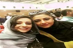 عکس: همسر مرحوم عارف لرستانی در جشن حافظ