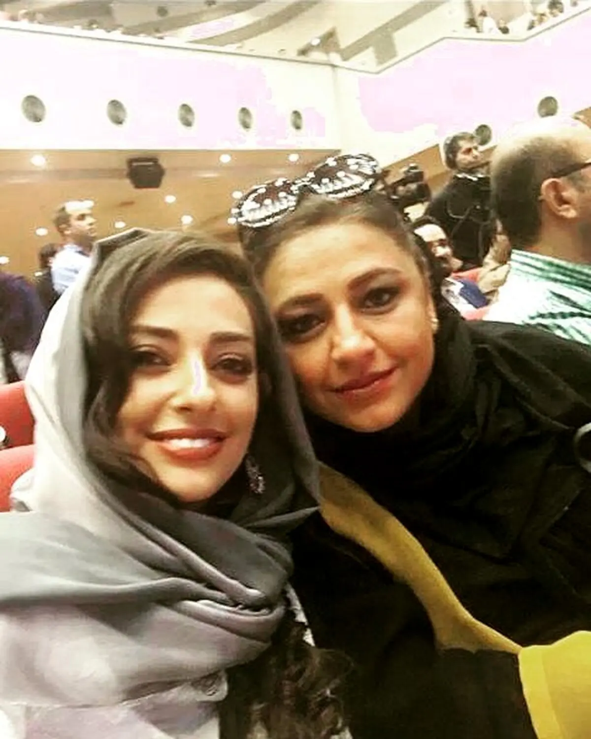 عکس: همسر مرحوم عارف لرستانی در جشن حافظ