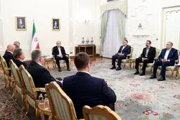 پزشکیان در دیدار وزیر روس: دوران یکجانبه‌گرایی در دنیا به سرآمده است