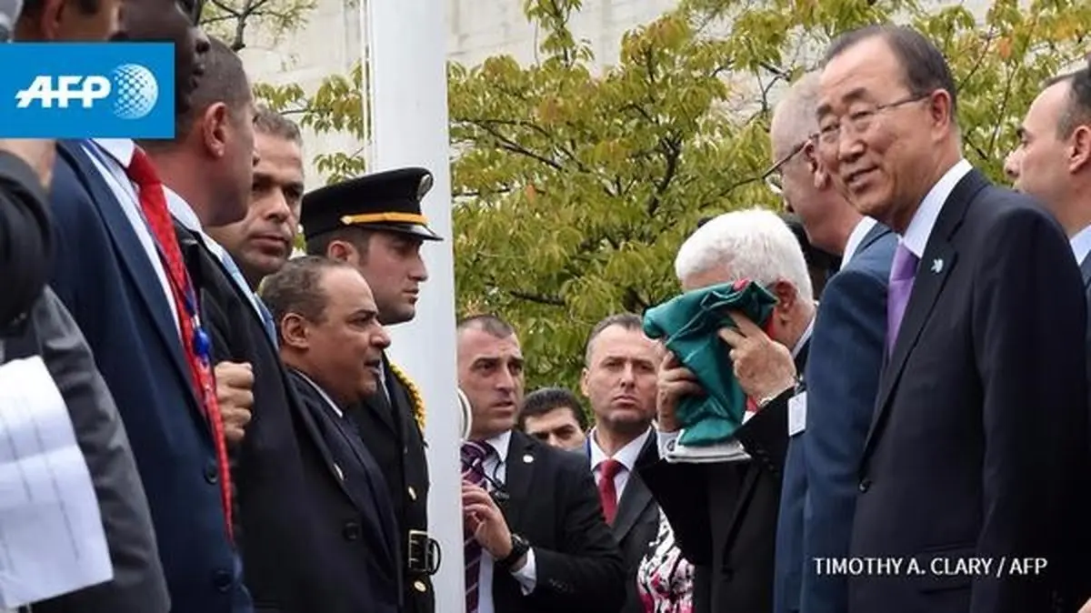 تصویر لحظه اهتزاز پرچم فلسطین برای اولین بار در سازمان ملل