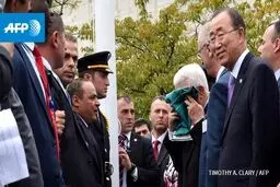 تصویر لحظه اهتزاز پرچم فلسطین برای اولین بار در سازمان ملل
