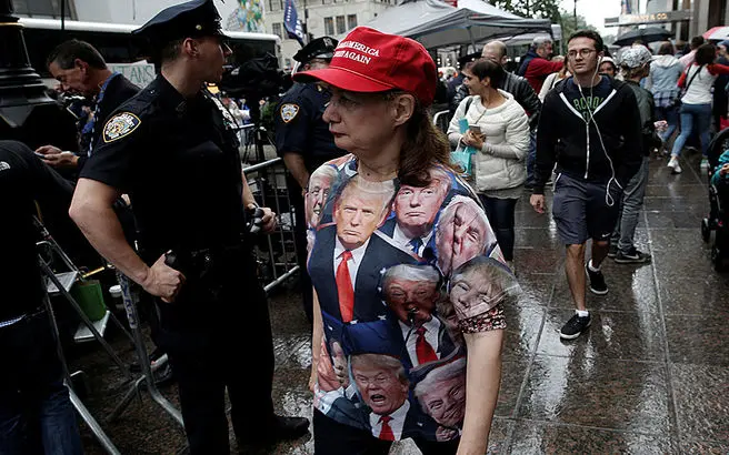 طرح جالب تی‌شرت یک زن آمریکایی/عکس