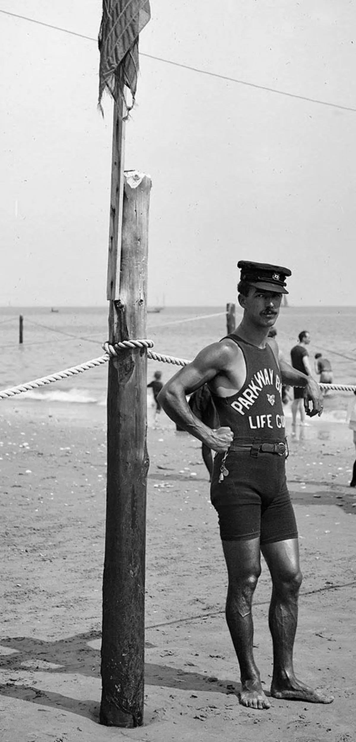 نجات‌غریق در ساحل ۱۹۲۰/عکس