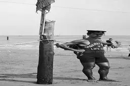 نجات‌غریق در ساحل ۱۹۲۰/عکس