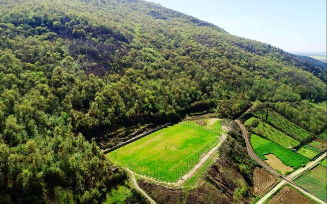 عکس: زمین فوتبال منحصر به فرد؛ روستای ولمازو شهرستان گلوگاه