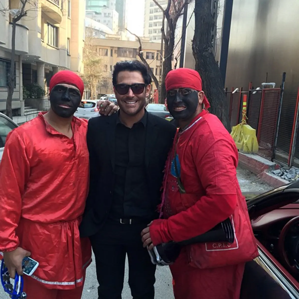 محمدرضا گلزار در کنار مبارک ها!