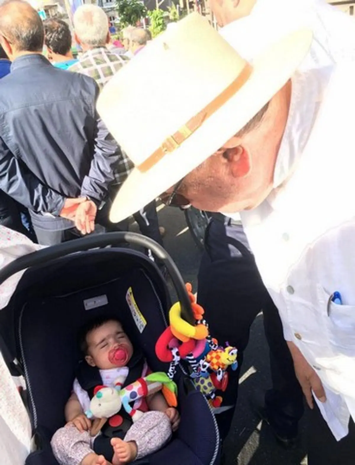 کارگردان صاحب نام سینما و نوه اش در رای گیری/عکس