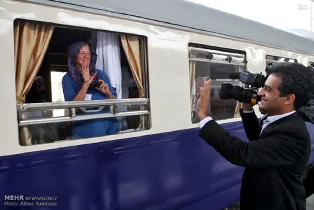 ورود قطار گردشگران‎ خارجی ‎به ‎اصفهان/تصاویر