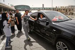 سلفی جالب با سعید معروف و خودروی لوکسش/ عکس