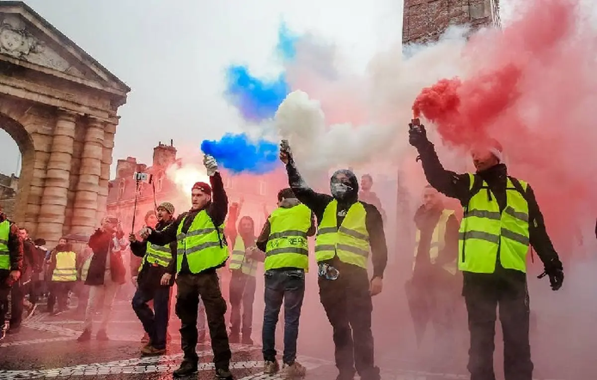 مهمترین اعتراض اروپا در سال گذشته چگونه شکل گرفت؟/ دولت نگران جهان؛ جلیقه زرد‌ها نگران آخر ماه