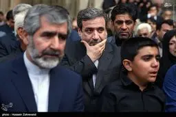 گریه عراقچی برای شهید فاجعه منا/عکس