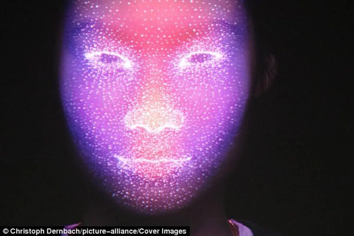 حسگر اثر انگشت از تمامی آیفون‌ها حذف می‌شود