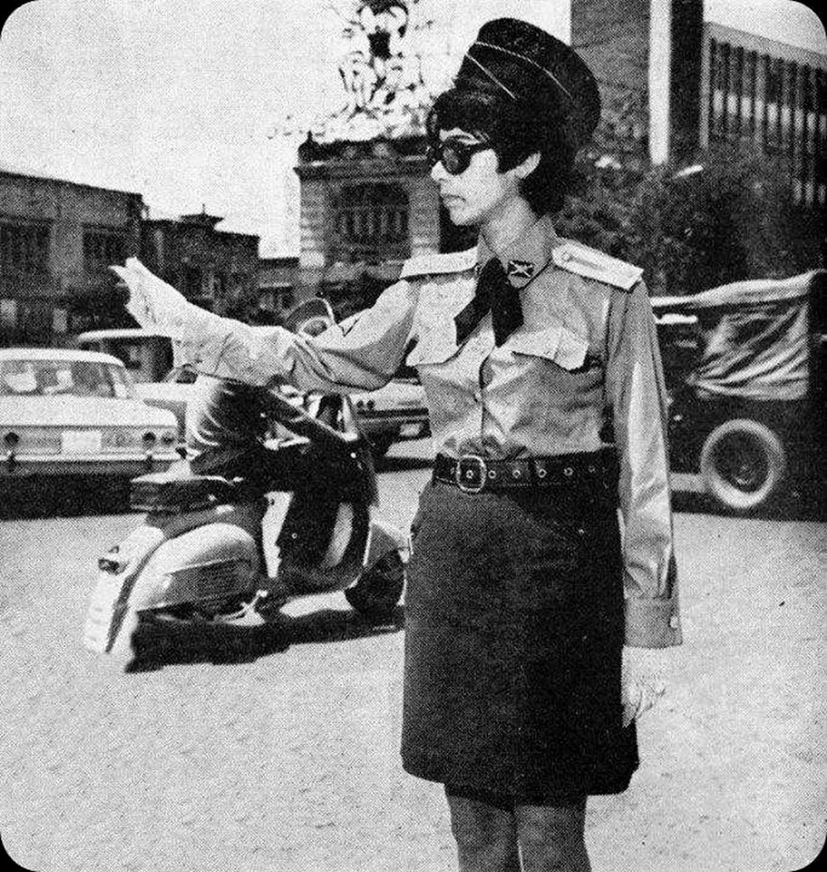 پلیس زن تهران در سال ۱۳۴۹ /عکس