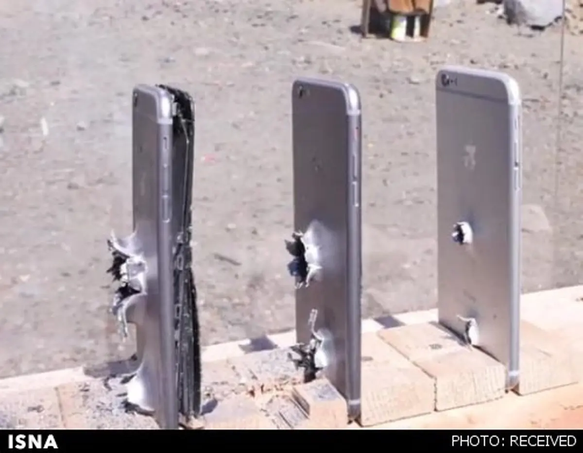 چند آیفون یک گلوله را متوقف می‌کند؟ +عکس