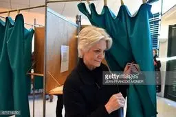 روایت تصویری از آغاز رای گیری در فرانسه