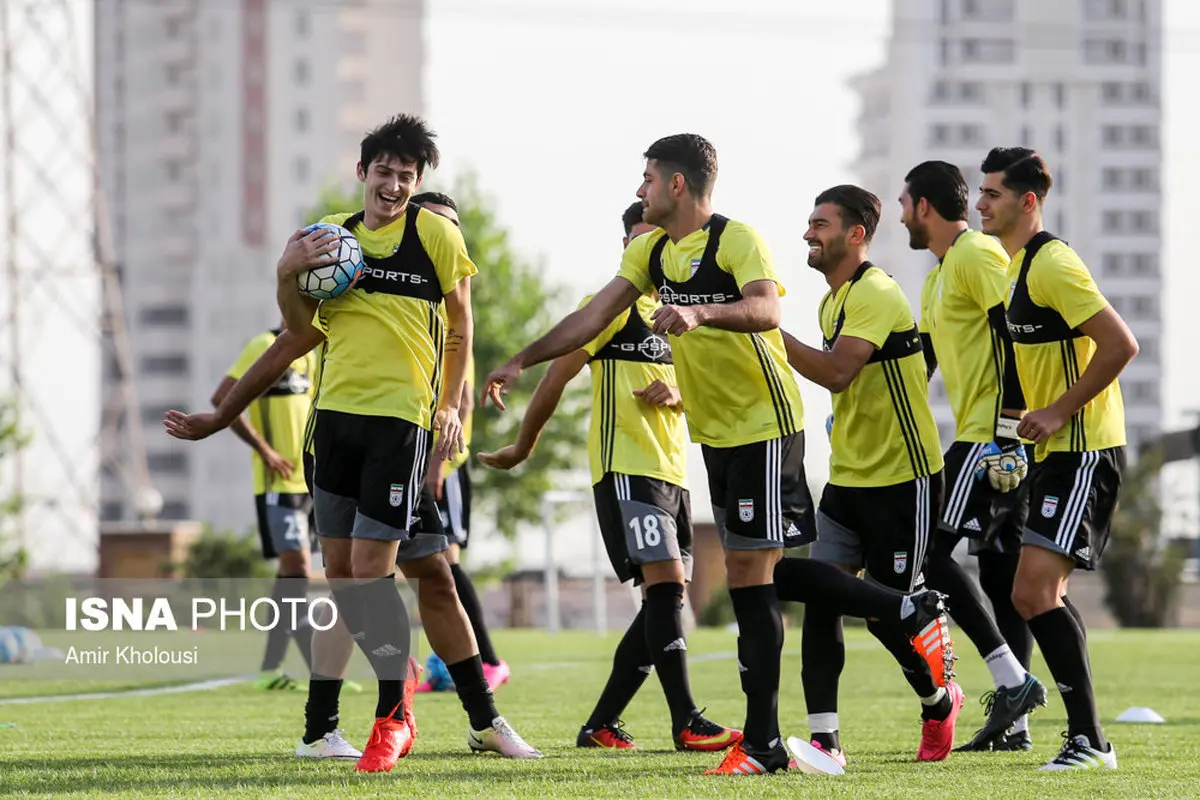 شوخی جالب بازیکنان تیم ملی با سردار آزمون/عکس