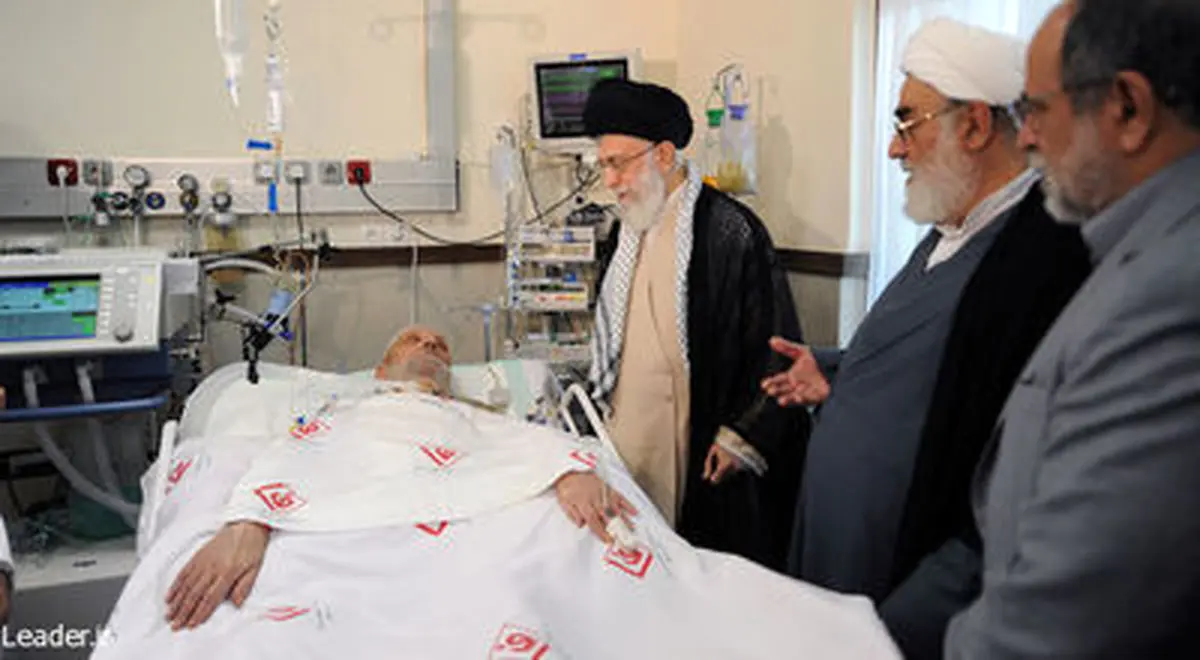 عیادت رهبر انقلاب از آیت‌الله مهدوی‌کنی پس از مرخص شدن از بیمارستان/ تصاویر