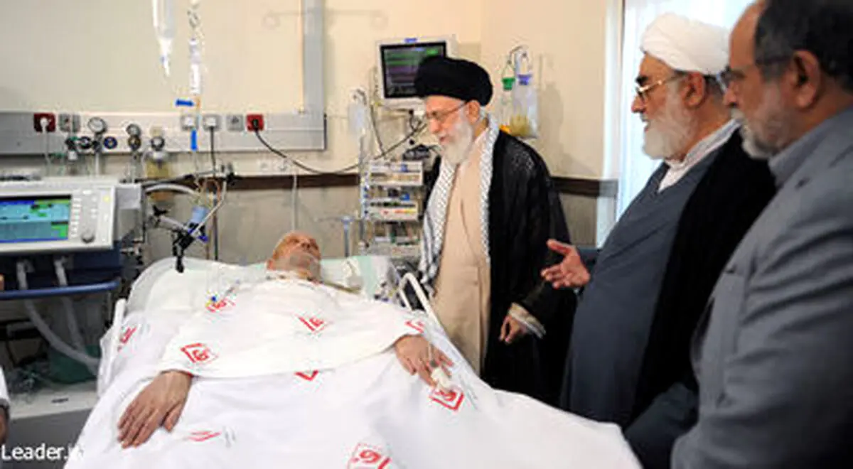 عیادت رهبر انقلاب از آیت‌الله مهدوی‌کنی پس از مرخص شدن از بیمارستان/ تصاویر