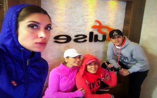 عکس لیلا بلوکات و دوستانش در باشگاه بدنسازی