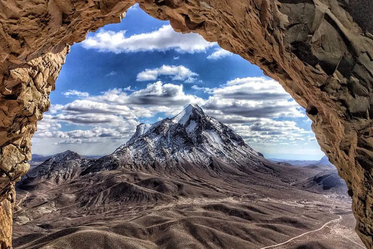 تصاویر دیدنی از غار ایوب بزرگترین غار آذرین کرمان