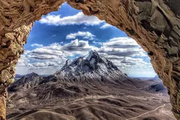 تصاویر دیدنی از غار ایوب بزرگترین غار آذرین کرمان