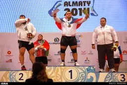 اشک‎های سلیمی روی سکو جهانی/عکس