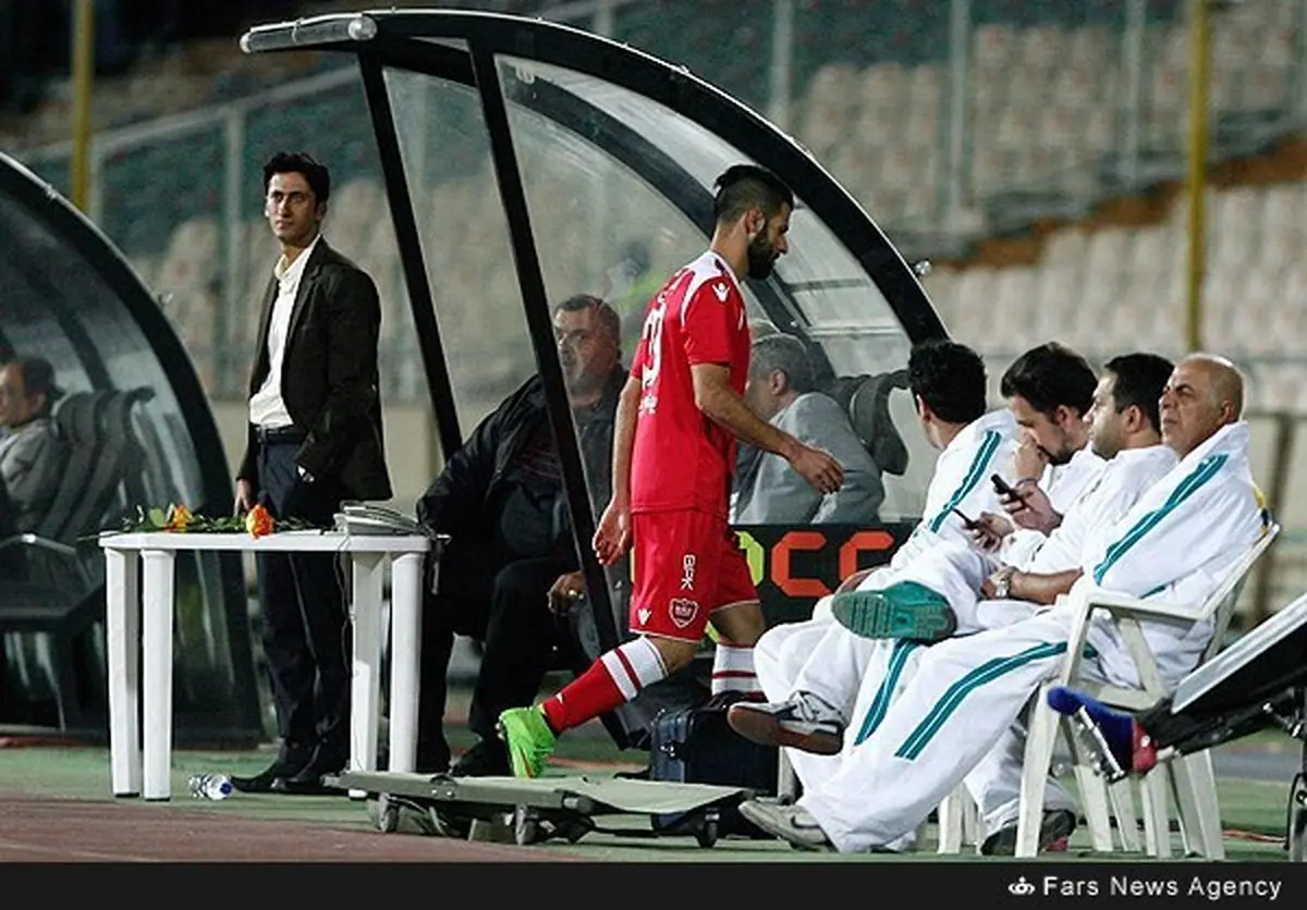 صحنه قهر مهاجم پرسپولیس/عکس