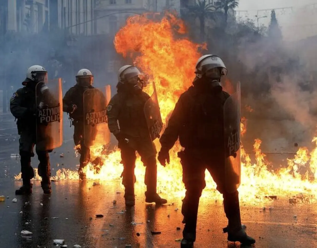 تظاهرات همراه خشونت در یونان / عکس