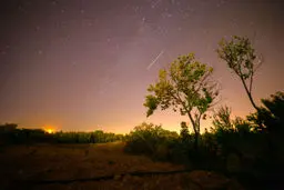 عكسي شگفت انگيز از آسمان ايران در شب شهاب باران