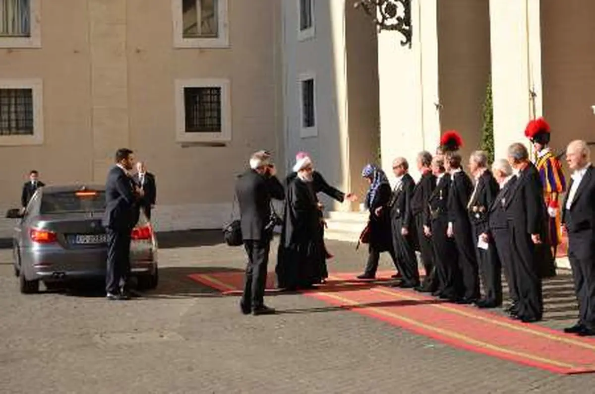 ورود روحانی به واتیکان برای دیدار با پاپ/عکس