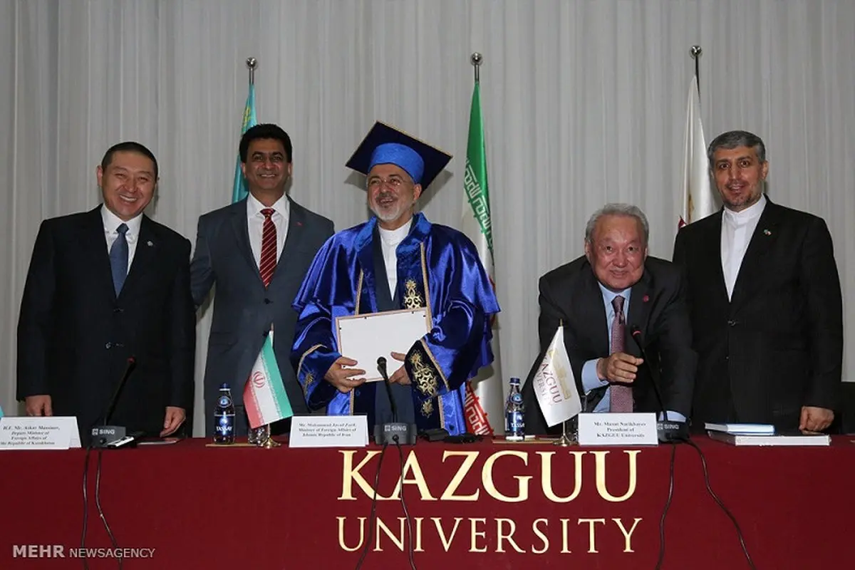 عکس/ تیپ جالب محمدجواد ظریف در سفر به قزاقستان