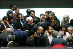 روحانی در میان نمایندگان مجلس/ عکس