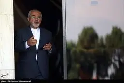 یک تصویر متفاوت از ظریف در حاشیه حیاط دولت